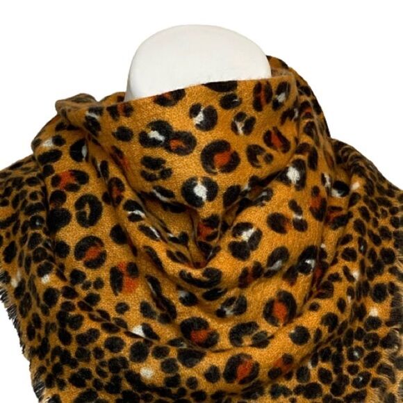 Zara accessories leopard print scarf size 32” X 31” - Picture 3 of 10